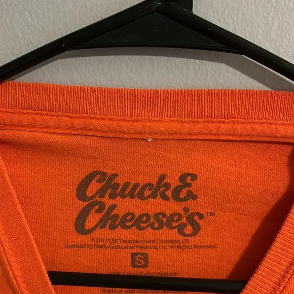 Vintage Chuck E. Cheese cropped tee, women's size small - Picture 3 of 6